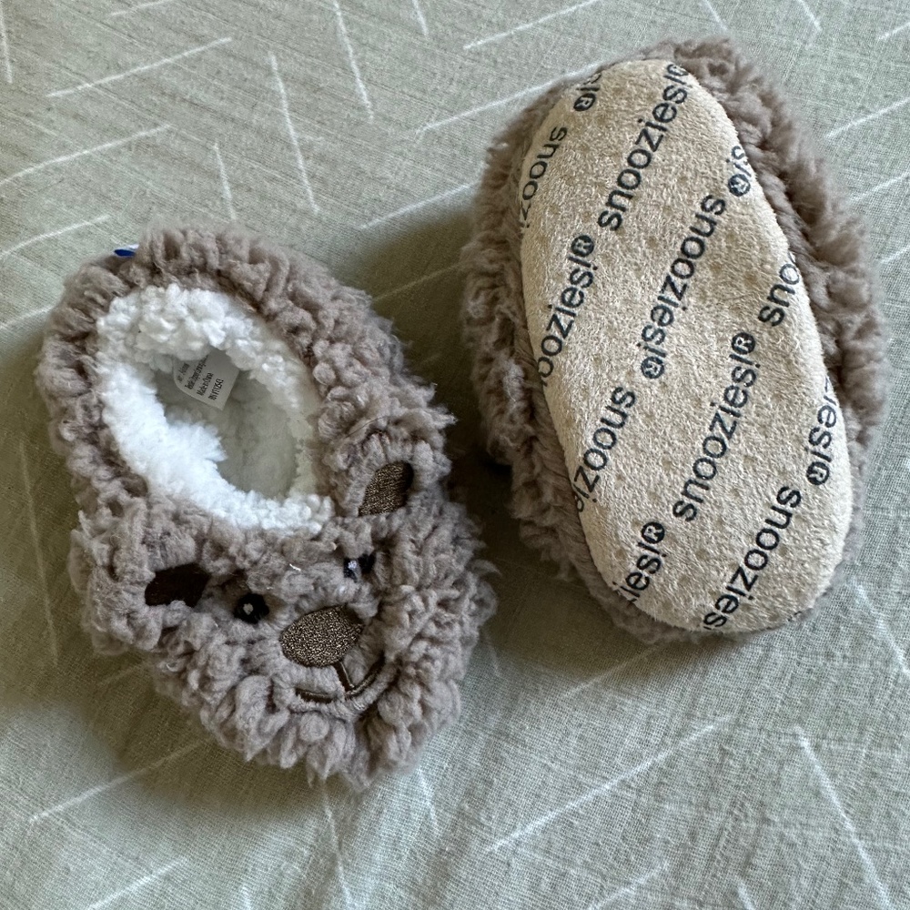 Baby slippers - Bear - brand Snoozies - Size 3-6 months